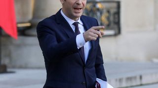 "Je ne toucherai pas aux... " : Olivier Véran nouveau médecin esthétique, ces opérations qu'il va refuser de pratiquer