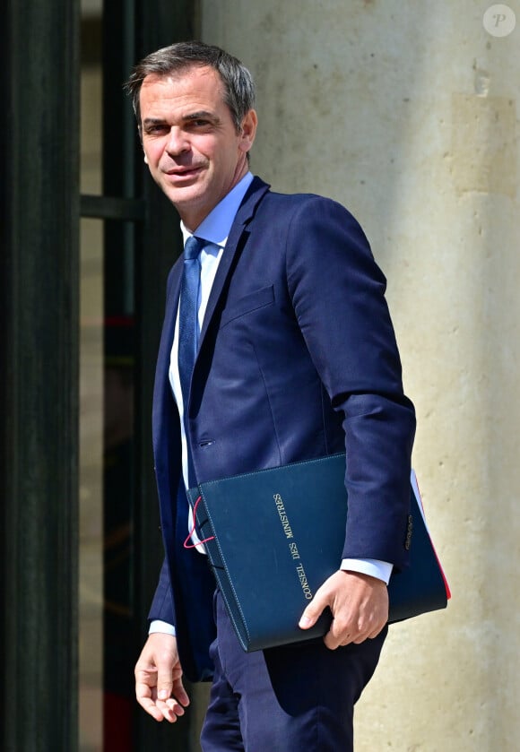 Olivier Véran, porte-parole du Gouvernement - Arrivées au conseil des ministres au palais présidentiel de l'Elysée à Paris, France, le 21 juillet 2023. La présidence française a officialisé le remaniement du gouvernement français le 20 juillet 2023 avec huit nouveaux membres d'un gouvernement qui compte 41 ministres au total. 