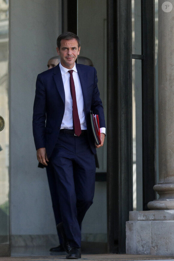 Olivier Véran, porte-parole du gouvernement, à la sortie du Conseil des ministres au palais de l'Elysée à Paris, le 6 septembre 2023. © Stéphane Lemouton / Bestimage