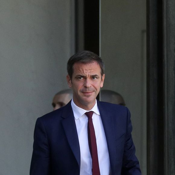 Olivier Véran, porte-parole du gouvernement, à la sortie du Conseil des ministres au palais de l'Elysée à Paris, le 6 septembre 2023. © Stéphane Lemouton / Bestimage