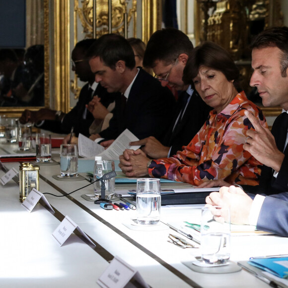 Olivier Véran, porte-parole du gouvernement, Catherine Colonna, ministre de l'Europe et des Affaires étrangères de la France, le président de la République française, Emmanuel Macron et Christophe Béchu, ministre de la transition écologique et de la cohésion des territoires lors du conseil de planification écologique, au palais de l'Elysée, à Paris, France, le 25 septembre 2023. © Stéphane Lemouton/Bestimage 