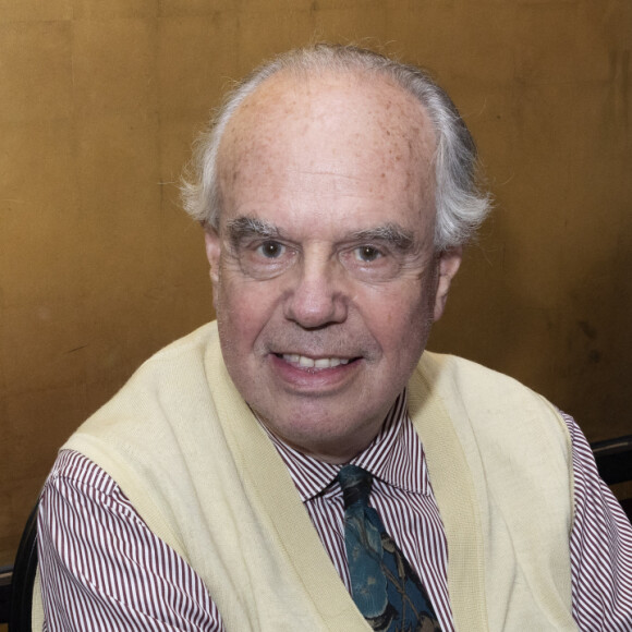 Frédéric Mitterrand - Librairie éphémère au Fouquet's lors des remises du Prix du Livre de l'Art de Vivre Parisien, du Trophée du Bouquets et du Prix de la Mairie du 8ème - Paris le 08/06/2022 - © Jack Tribeca / Bestimage  Prize-giving ceremony for the Parisian art of living book at Fouquet's in Paris on june 8th 2022