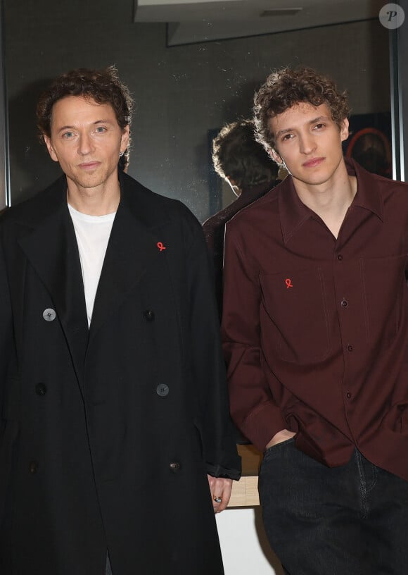 Exclusif - Raphaël (Raphaël Haroche), Aliocha Schneider en backstage de l'enregistrement de la soirée "Les 30 ans du sidaction - la soirée événement" au Grand Rex à Paris diffusée le 23 mars 2024 sur France 2 À l'occasion du week-end du Sidaction, qui aura lieu les 22, 23, 24 mars prochain, et pour célébrer cette édition anniversaire, cette soirée-événement mettra l'espoir à l'honneur. © Coadic Guirec / Cyril Moreau / Bestimage 