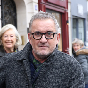 De son côté, Christophe Dechavanne n'a pas réagi.
Exclusif - Christophe Dechavanne à la sortie des studios RTL à Neuilly-sur-Seine, France, le 30 janvier 2024.