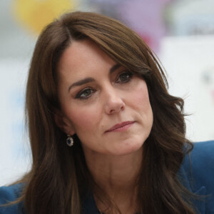 Kate Middleton a annoncé être atteinte d'un cancer à 42 ans.
Catherine (Kate) Middleton, princesse de Galles, inaugure la nouvelle unité de chirurgie de jour pour enfants "Evelina" à l'hôpital Guy's et St Thomas de Londres, Royaume Uni.