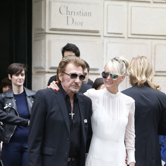 "Je t'aimerai toujours", écrit Laeticia Hallyday sur un cliché
 
Johnny Hallyday et sa femme Laeticia - Arrivées au défilé de mode Haute-Couture automne-hiver 2016/2017 "Christian Dior" à Paris. Le 4 juillet 2016 