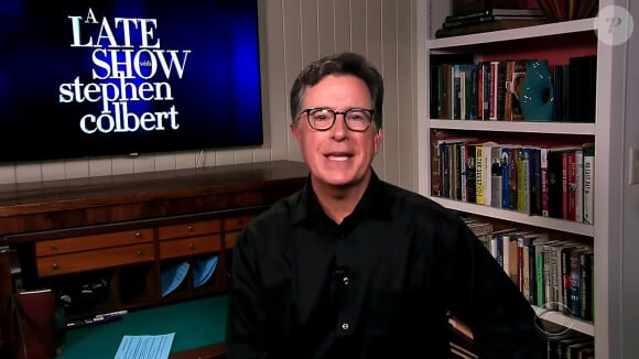 Après avoir plaisanté, avant l'annonce, sur les rumeurs d'infidélité du prince William.
Steve Martin souhaite chanter une chanson mais Stephen Colbert n'a tout simplement pas le temps dans l'émission Late Show. 