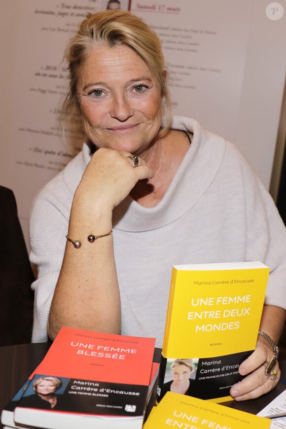 Marina Carrère d'Encausse - Personnalités en dédicace au salon du livre "Livre Paris 2018" à Paris. Le 17 mars 2018