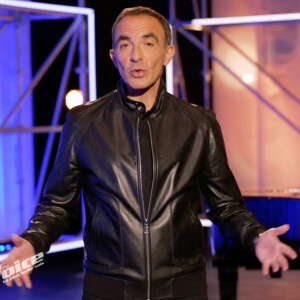 samedi 30 mars 2024, Nikos Aliagas était au rendez-vous sur la Une pour mettre à l'honneur les dernières auditions à l'aveugle du télécrochet.
Nikos Aliagas sur le plateau de The Voice.