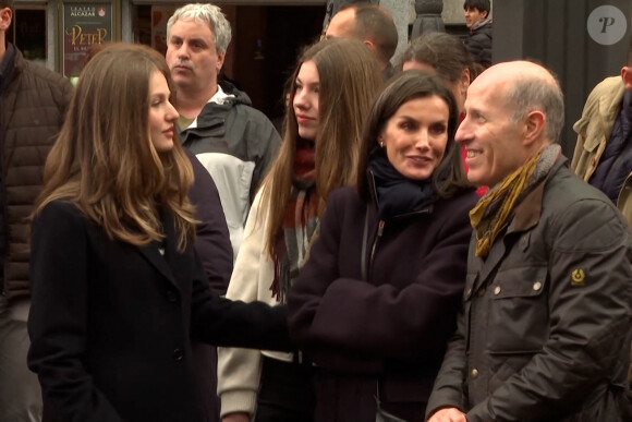 Le roi Felipe VI, la reine Letizia, la princesse des Asturies et l'infante Sofia d'Espagne assistent à une procession de la Semaine Sainte à Madrid, Espagne, le 30 mars 2024. Cette semaine de Pâques coïncide avec le retour au pays de l'infante Sofia scolarisée au Pays de Galles. © EuropaPress/Bestimage 