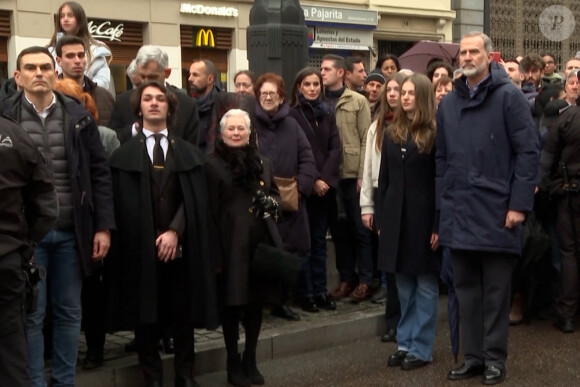 Le roi Felipe VI, la reine Letizia, la princesse des Asturies et l'infante Sofia d'Espagne assistent à une procession de la Semaine Sainte à Madrid, Espagne, le 30 mars 2024. Cette semaine de Pâques coïncide avec le retour au pays de l'infante Sofia scolarisée au Pays de Galles. © EuropaPress/Bestimage 