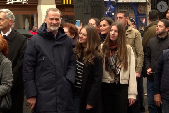 Le roi Felipe VI, la reine Letizia, la princesse des Asturies et l'infante Sofia d'Espagne assistent à une procession de la Semaine Sainte à Madrid, Espagne, le 30 mars 2024. Cette semaine de Pâques coïncide avec le retour au pays de l'infante Sofia scolarisée au Pays de Galles. © EuropaPress/Bestimage 