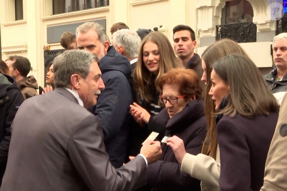 Le roi Felipe VI, la reine Letizia, la princesse des Asturies et l'infante Sofia d'Espagne assistent à une procession de la Semaine Sainte à Madrid, Espagne, le 30 mars 2024. Cette semaine de Pâques coïncide avec le retour au pays de l'infante Sofia scolarisée au Pays de Galles. © EuropaPress/Bestimage 