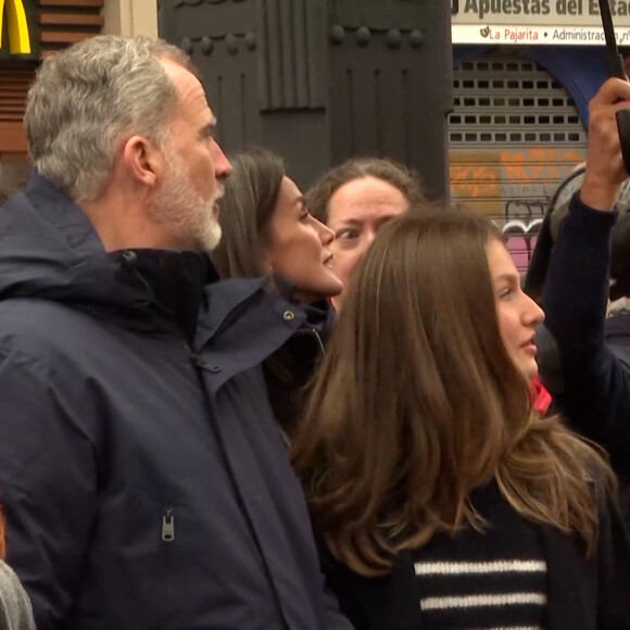 Le roi Felipe VI, la reine Letizia, la princesse des Asturies et l'infante Sofia d'Espagne assistent à une procession de la Semaine Sainte à Madrid, Espagne, le 30 mars 2024. Cette semaine de Pâques coïncide avec le retour au pays de l'infante Sofia scolarisée au Pays de Galles. © EuropaPress/Bestimage 