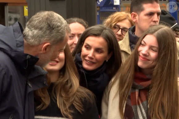 Le roi Felipe VI, la reine Letizia, la princesse des Asturies et l'infante Sofia d'Espagne assistent à une procession de la Semaine Sainte à Madrid, Espagne, le 30 mars 2024. Cette semaine de Pâques coïncide avec le retour au pays de l'infante Sofia scolarisée au Pays de Galles. © EuropaPress/Bestimage 