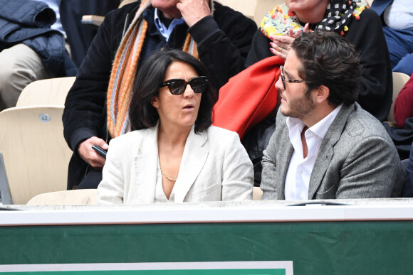 Florence Foresti et son compagnon Alexandre Kominek en tribune (Jour 8) lors des Internationaux de France de Tennis de Roland Garros 2022 à Paris, France, le 29 mai 2022. © Chryslene Caillaud/Panoramic/Bestimage 