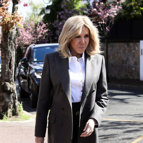 Brigitte Macron lors de la visite de l'Institut médico-éducatif Léonce Malécot, de l'association "Les Papillons Blancs de la Colline", à Saint-Cloud dans les Hauts-de-Seine dans le cadre de la Semaine Olympique et Paralympique 2024, le 3 avril 2024. © Stéphane Lemouton / Bestimage 