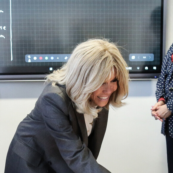 Brigitte Macron, Amélie Oudéa-Castéra, Ministre des Sports et des Jeux Olympiques et Paralympiques, Tony Estanguet, président de Paris 2024 lors de la visite de l'Institut médico-éducatif Léonce Malécot, de l'association "Les Papillons Blancs de la Colline", à Saint-Cloud dans les Hauts-de-Seine dans le cadre de la Semaine Olympique et Paralympique 2024, le 3 avril 2024. © Stéphane Lemouton / Bestimage 