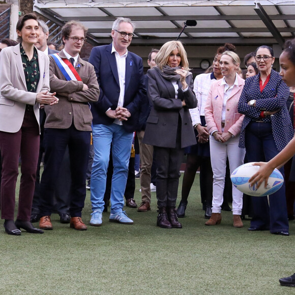 Amélie Oudéa-Castéra, Ministre des Sports et des Jeux Olympiques et Paralympiques, Brigitte Macron lors de la visite de l'Institut médico-éducatif Léonce Malécot, de l'association "Les Papillons Blancs de la Colline", à Saint-Cloud dans les Hauts-de-Seine dans le cadre de la Semaine Olympique et Paralympique 2024, le 3 avril 2024. © Stéphane Lemouton / Bestimage 