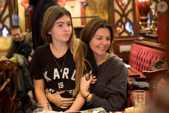 Exclusif - Prix Spécial - Thylane Blondeau et sa mère Véronika Loubry pendant le petit déjeuner avant de rejoindre le cinéma avant de se rendre à l'avant-première du film "Belle et Sébastien : l'aventure continue" au Gaumont Opéra à Paris, le 29 novembre 2015. © Romuald Meigneux / Bestimage  No Web No Blog Pour Suisse et Belgique 