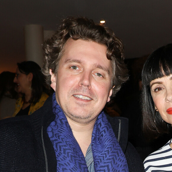 Exclusif - Alex Vizorek et Mathilda May - Cérémonie de remise de l'insigne de Chevalière des Arts et des Lettres à Mathilda May au Théâtre du Rond-Point à Paris. Le 4 avril 2024. © Guirec Coadic / Bestimage