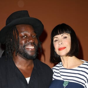 Elle était notamment accompagnée de son mari, le rappeur Sly Johnson.
Exclusif - Mathilda May et son mari Sly Johnson - Cérémonie de remise de l'insigne de Chevalière des Arts et des Lettres à Mathilda May au Théâtre du Rond-Point à Paris. Le 4 avril 2024. © Guirec Coadic / Bestimage