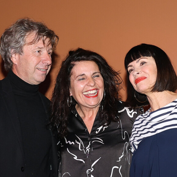 Exclusif - Richard Caillat (Directeur du théâtre Marigny), Laurence de Magalha (co-directrice du théâtre du Rond-Point) et Mathilda May - Cérémonie de remise de l'insigne de Chevalière des Arts et des Lettres à Mathilda May au Théâtre du Rond-Point à Paris. Le 4 avril 2024. © Guirec Coadic / Bestimage