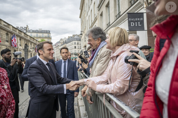 Emmanuel Macron - Les troupes britanniques se joignent aux gardes français lors d'une cérémonie spéciale au palais de l'Élysée pour célébrer 120 ans "d'entente cordiale" le 8 avril 2024. © Eliot Blondet / Pool / Bestimage