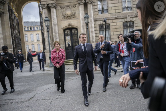 Emmanuel Macron - Les troupes britanniques se joignent aux gardes français lors d'une cérémonie spéciale au palais de l'Élysée pour célébrer 120 ans "d'entente cordiale" le 8 avril 2024. © Eliot Blondet / Pool / Bestimage