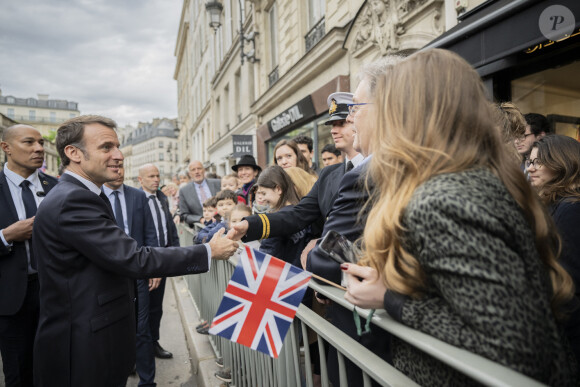 Emmanuel Macron - Les troupes britanniques se joignent aux gardes français lors d'une cérémonie spéciale au palais de l'Élysée pour célébrer 120 ans "d'entente cordiale" le 8 avril 2024. © Eliot Blondet / Pool / Bestimage