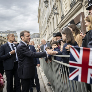 Emmanuel Macron - Les troupes britanniques se joignent aux gardes français lors d'une cérémonie spéciale au palais de l'Élysée pour célébrer 120 ans "d'entente cordiale" le 8 avril 2024. © Eliot Blondet / Pool / Bestimage