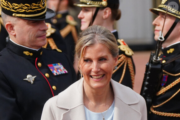 La duchesse Sophie d'Edimbourg - Relève de la garde, avec la garde républicaine de la gendarmerie française pour commémorer le 120e anniversaire de l'Entente cordiale, au palais Buckingham à Londres. Le 8 avril 2024.