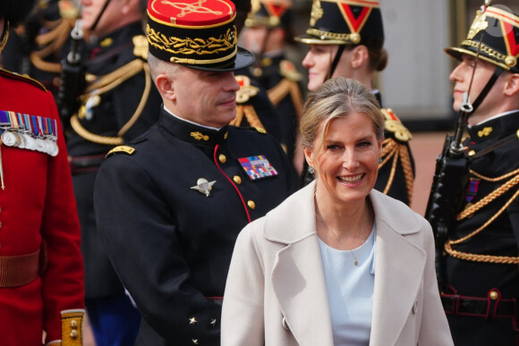 La duchesse Sophie d'Edimbourg - Relève de la garde, avec la garde républicaine de la gendarmerie française pour commémorer le 120e anniversaire de l'Entente cordiale, au palais Buckingham à Londres. Le 8 avril 2024.