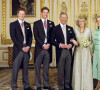 William et Harry ont été très dignes lors du remariage de leur père Charles avec Camilla
Photo officielle à Clarence House de Charles avec son épouse Camilla, ainsi que Harry, William et les enfants de Camilla, Laura et Tom