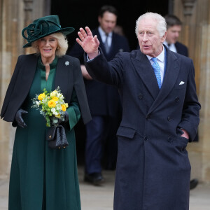 A leur de la crise des royaux en Angleterre, ce même courage serait le bienvenu
Le roi Charles III d'Angleterre et Camilla Parker Bowles, reine consort d'Angleterre - Les membres de la famille royale britannique arrivent à la chapelle Saint-George pour assister à la messe de Pâques. Windsor, le 31 mars 2024