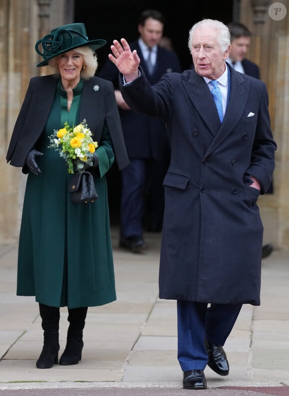 A leur de la crise des royaux en Angleterre, ce même courage serait le bienvenu
Le roi Charles III d'Angleterre et Camilla Parker Bowles, reine consort d'Angleterre - Les membres de la famille royale britannique arrivent à la chapelle Saint-George pour assister à la messe de Pâques. Windsor, le 31 mars 2024