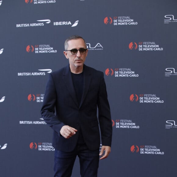 Gad Elmaleh sur le tapis rouge du photocall de la cérémonie d'ouverture du 62ème Festival de Télévision de Monte-Carlo, à Monaco, le 16 juin 2023. © Denis Guignebourg/BestImage