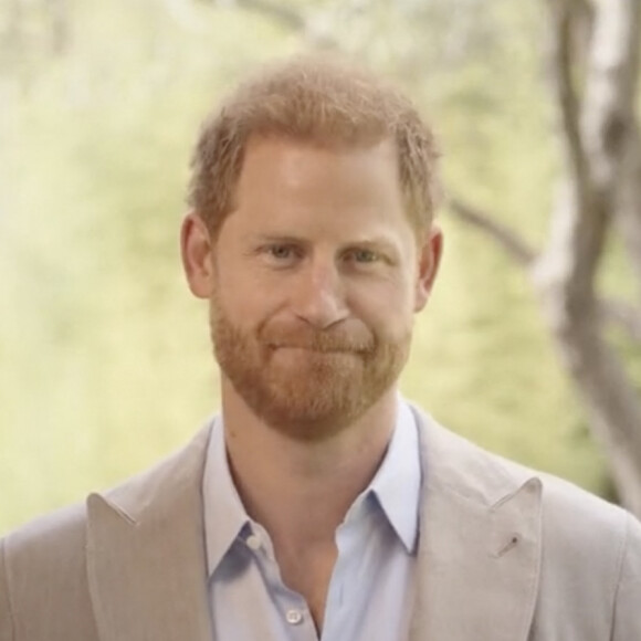 "Ils ont appris plus tard qu'il avait assisté à une séance sur la gestion des pressions du monde d'aujourd'hui et de la vie moderne des entreprises après qu'un article ait été partagé sur son site Sussex.com"

Le prince Harry - Vidéo diffusée aux Sports Gives Back Awards à Londres, le 28 février 2024. @ JLPPA