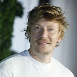 Et c'était l'humoriste et comédien Gérémy Crédeville.
Gérémy Crédeville lors du photocall de 'En Famille' lors du 62ème Festival de Télévision de Monte-Carlo, à Monaco, le 19 Juin 2023. © Denis Guignebourg/BestImage