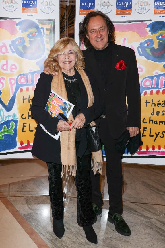 Nicoletta et son mari Jean-Christophe Molinier assistent au 29e gala L'Espoir de la Ligue contre le cancer au théâtre des Champs-Élysées à Paris le 27 novembre 2023 à Paris, France. Photo par Nasser Berzane/ABACAPRESS.COM