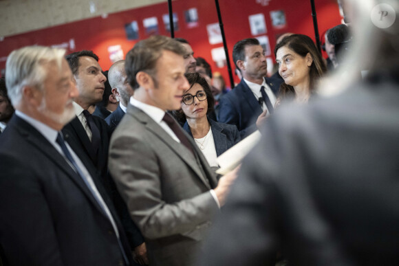 Emmanuel Macron (président de la République Française), et la première dame Brigitte Macron au 3ème Festival du Livre de Paris au Grand Palais éphémère, en compagnie de Rachida Dati, ministre de la Culture, le 12 avril 2024. A cette occasion, ils visiteront le Pavillon québécois, invité d'honneur de ce Festival, avant d'aller à la rencontre des d'exposants du salon. © Eliot Blondet / Pool / Bestimage 