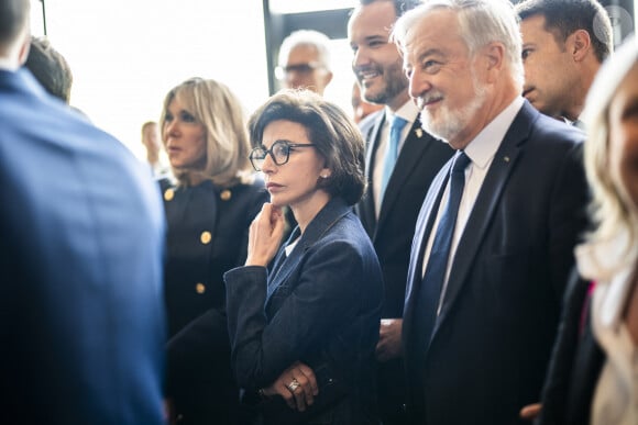 Emmanuel Macron (président de la République Française), et la première dame Brigitte Macron au 3ème Festival du Livre de Paris au Grand Palais éphémère, en compagnie de Rachida Dati, ministre de la Culture, le 12 avril 2024. A cette occasion, ils visiteront le Pavillon québécois, invité d'honneur de ce Festival, avant d'aller à la rencontre des d'exposants du salon. © Eliot Blondet / Pool / Bestimage 