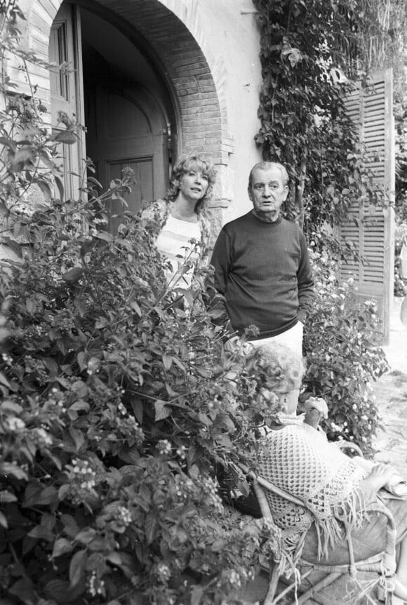 Marcel et Jacqueline quittent leur maison du bonheur avec leur fils Frédéric.
Archives - En France, Jacqueline et Marcel Pagnol chez eux au domaine de l'Etoile, sur le tournage d'une série documentaire le 30 août 1972.