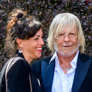 Le chanteur Renaud (Renaud Séchan) et sa compagne Cerise (de son vrai prénom Christine) - Mariage d'Hugues Aufray et de Murielle Mégevand à la mairie de Marly-Le Roy, France, le 2 septembre 2023.