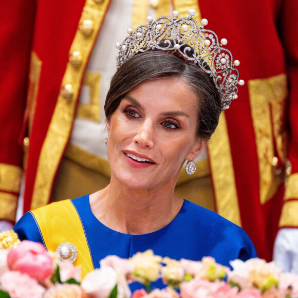 Et pour cause, lors d'un banquet royal au palais d'Amsterdam, la reine d'Espagne ne s'est pas levée pour saluer les 220 invités.
Dîner d'état au palais royal d'Amsterdam en l'honneur de la visite du couple royal d'Espagne aux Pays-Bas le 17 avril 2024.