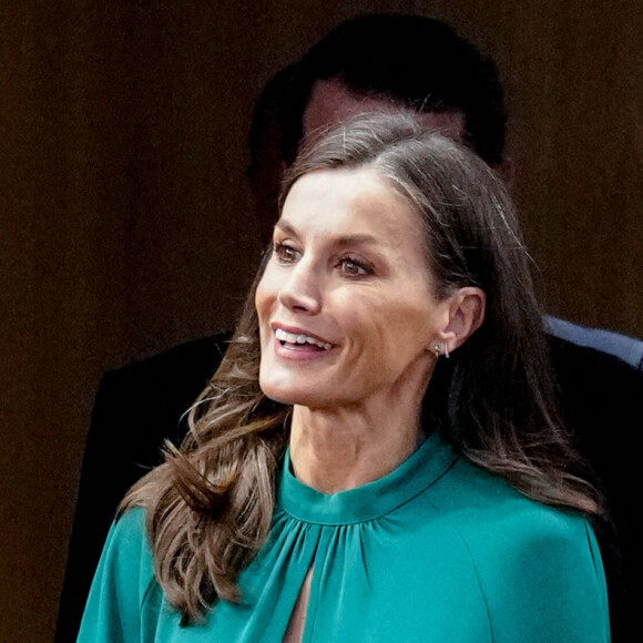 La reine Letizia d'Espagne lors de l'annonce du lauréat du "Prix Fondation Princesse de Gérone 2024" dans la catégorie "Arts" au Centre des arts scéniques et de la musique (CAEM) à Salamanque le 20 février 2024.