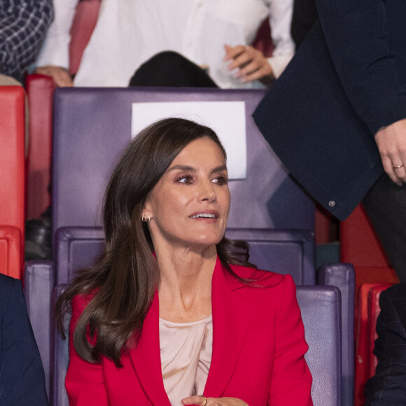 La reine Letizia d'Espagne visite le siège de la Fondation Sorigué et l'exposition "La vie en urgence" de l'artiste Juan Zamora à Lérida, le 23 janvier 2024.