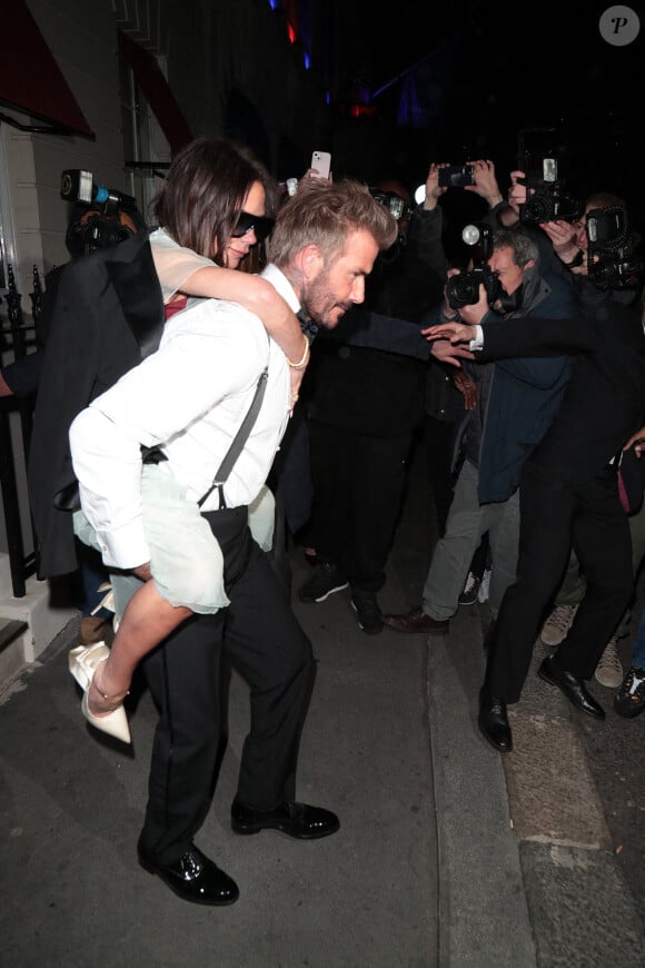 David Beckham aide Victoria Beckham alors qu'ils quittent les festivités de son anniversaire au Oswald's à Londres, Royaume-Uni. Photo par Justin Palmer / SplashNews/ABACAPRESS.COM