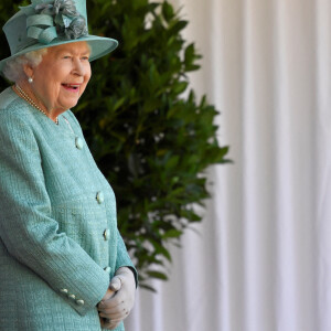 La reine Élisabeth II lors d'une cérémonie au château de Windsor, dans le Berkshire, à l'occasion de son anniversaire officiel. Windsor, Royaume-Uni, le samedi 13 juin 2020. Photo par Toby Melville/PA Wire/ABACAPRESS.COM