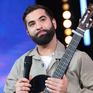 Une situation qui a très certainement choqué l'entourage de l'artiste. Notamment, sa jeune compagne prénommée Soraya qui lui a donné une petite fille en 2021.
Kendji Girac - Les personnalités se mobilisent lors de la 37ème édition du Téléthon sur le plateau de France 2, avec pour parrain Vianney © Coadic Guirec / Bestimage 